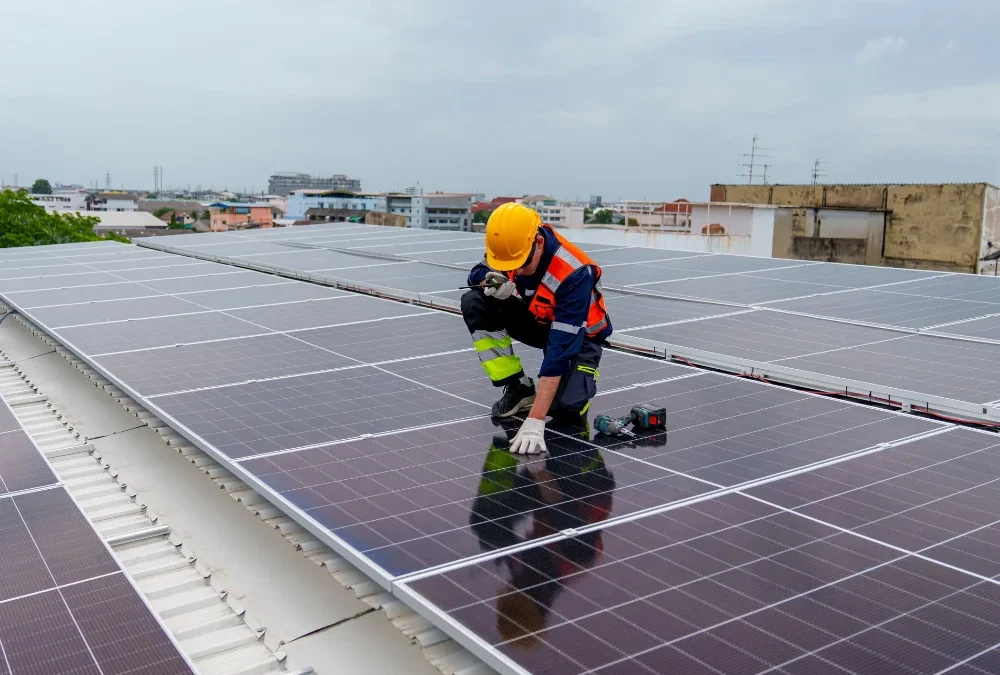 Diferencias entre Luminarias Solares Integradas y Panel Separado