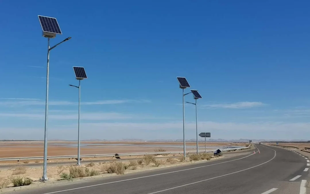 Luminarias solares para calles: cómo dimensionar el sistema